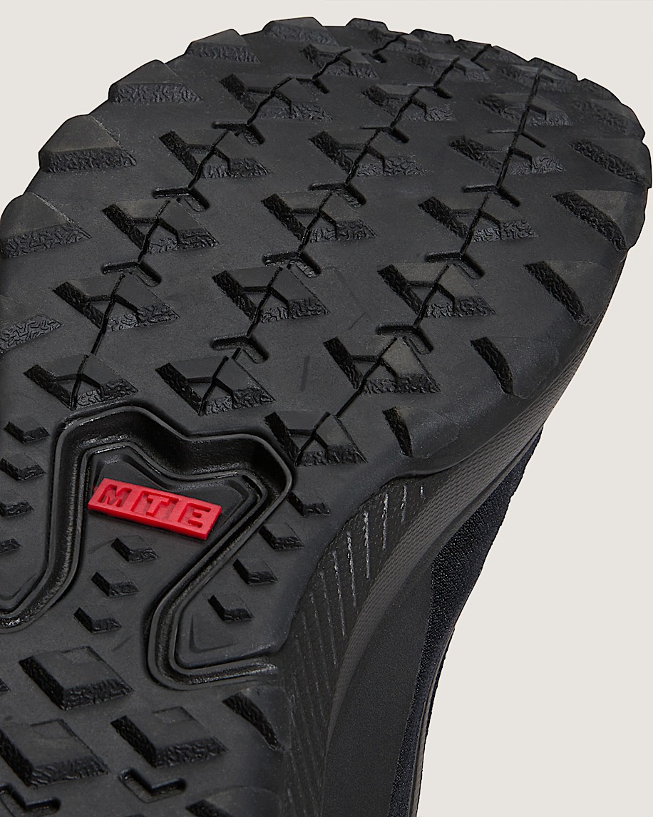 crosspath shoe
