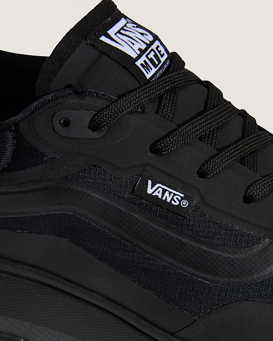 crosspath shoe