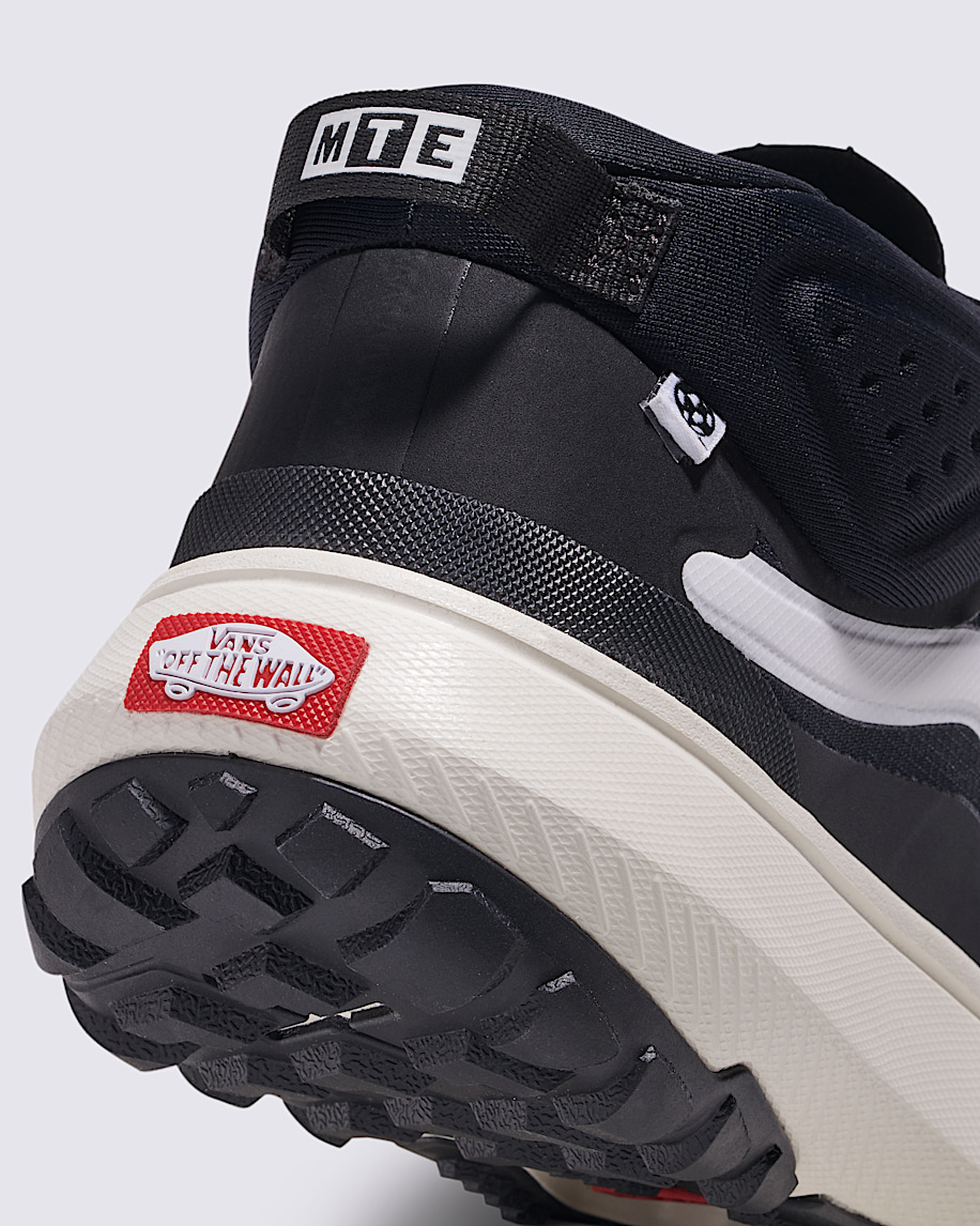 crosspath mid shoe