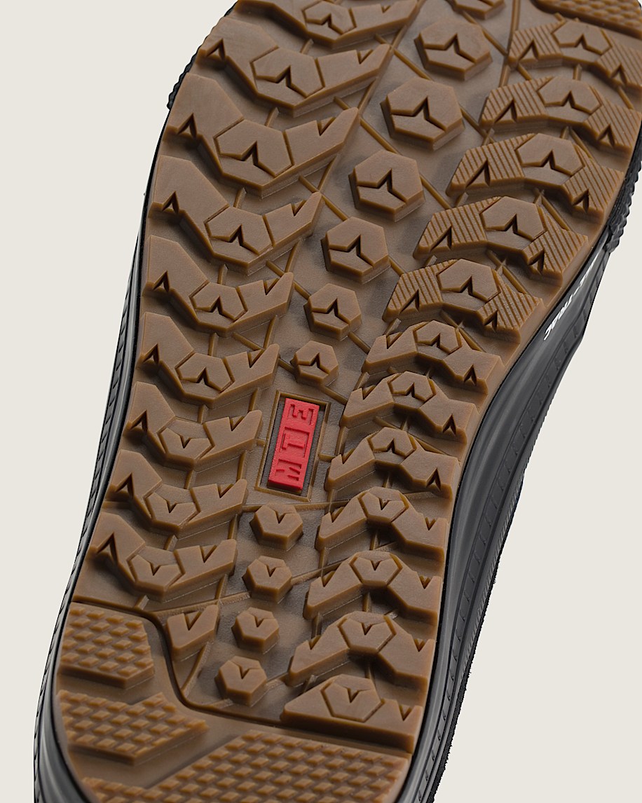 sk8-hi waterproof insulated shoe