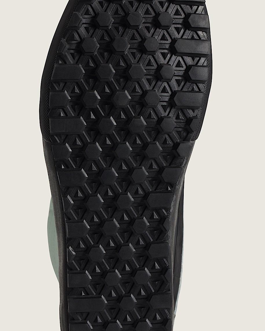 standard mid waterproof boot